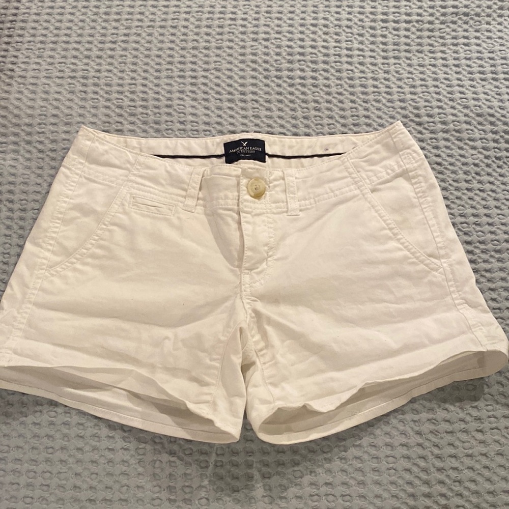 𝅺AMERICAN Eagle White Shortie Shorts